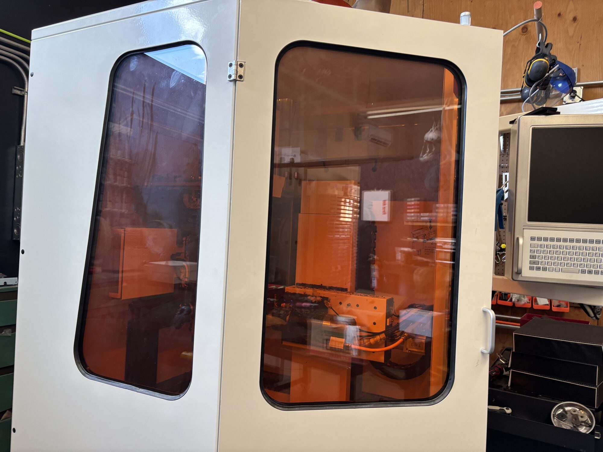 Laser cutting machine for acetate frames