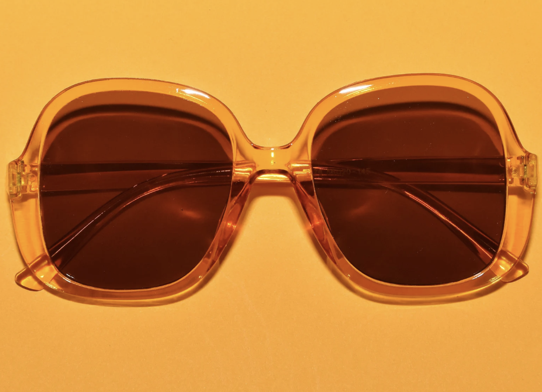 Low end oversized sunglasses